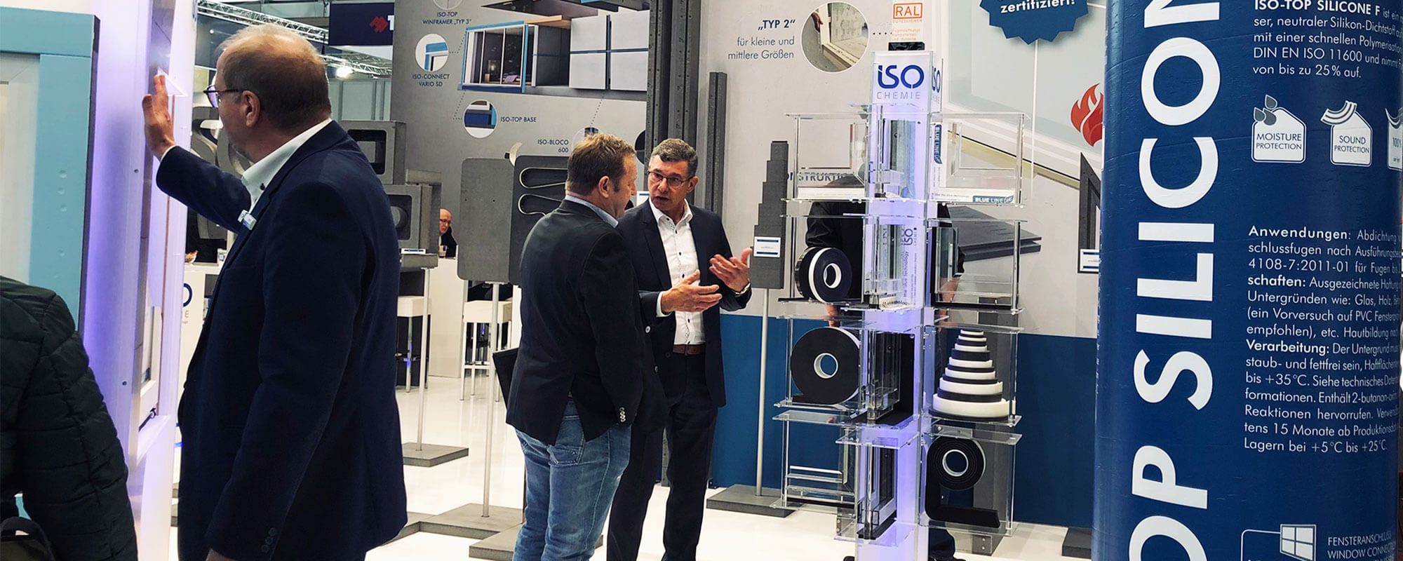 Kundengespräch auf dem Messestand der ISO-Chemie
