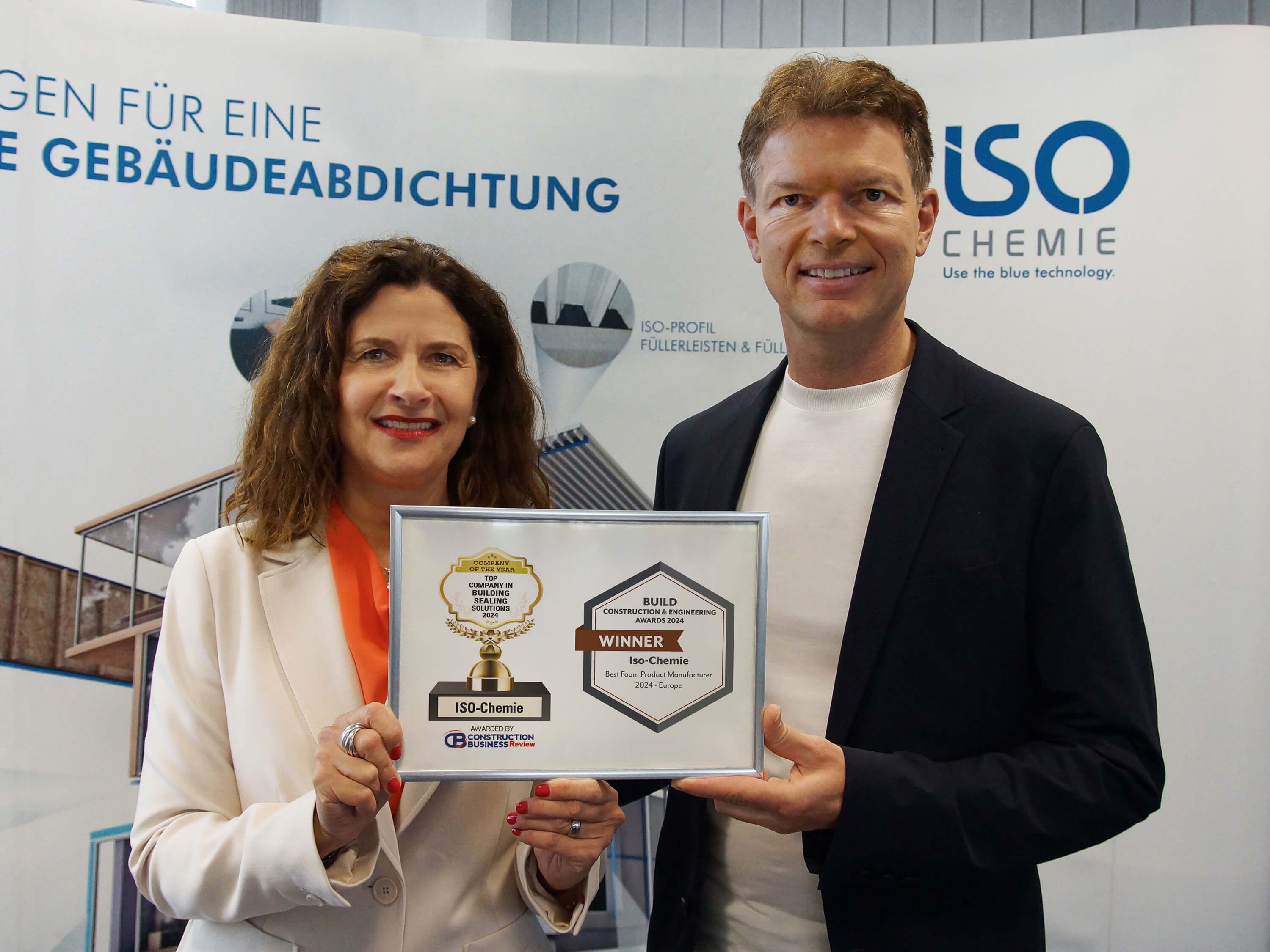 Martin Deiss and Inge Knorn with the certificate in their hands