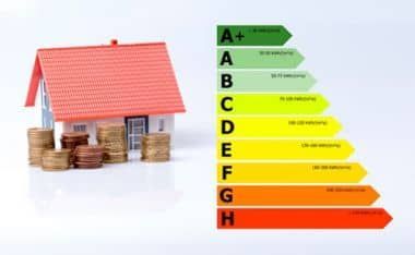 Reducir la pérdida de calor a través de la envolvente del edificio: la renovación energética de techos, fachadas y ventanas ahorra hasta un 40 % de los costes energéticos.