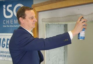 ISO-TOP SPRAY PRIMER – Sprüh-Haftvermittler für Fensterfolien, Fugendichtbänder & Multifunktionsbänder